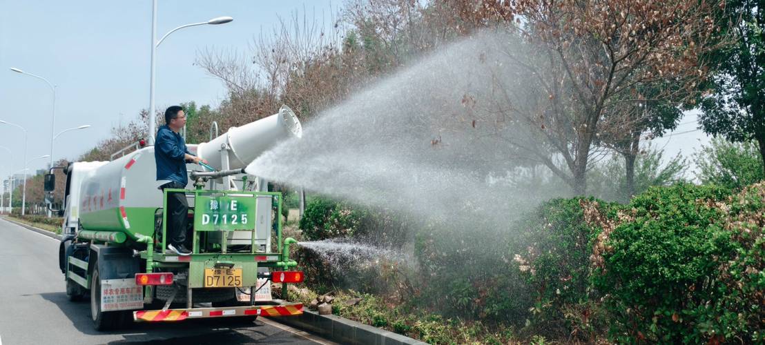 安阳市园林部门:组织抗旱浇水 全面护绿保绿